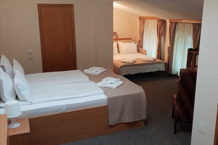 Room 17 of 37
