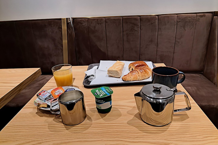Breakfast/Coffee Service 40 of 54