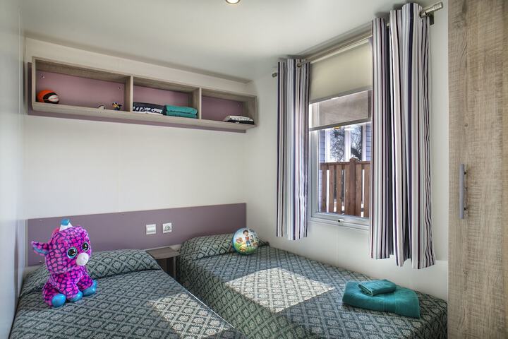Room 15 of 243