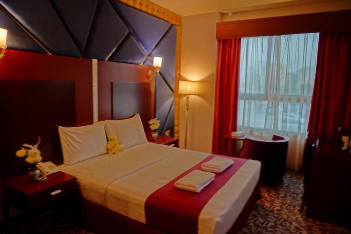 Room 10 of 12
