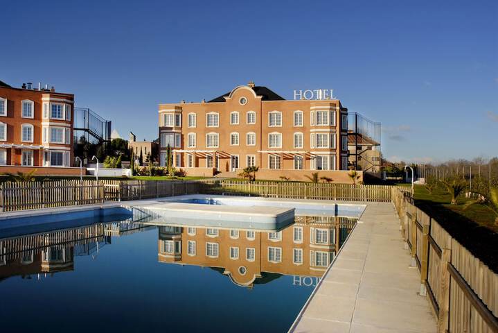Hotel Pool