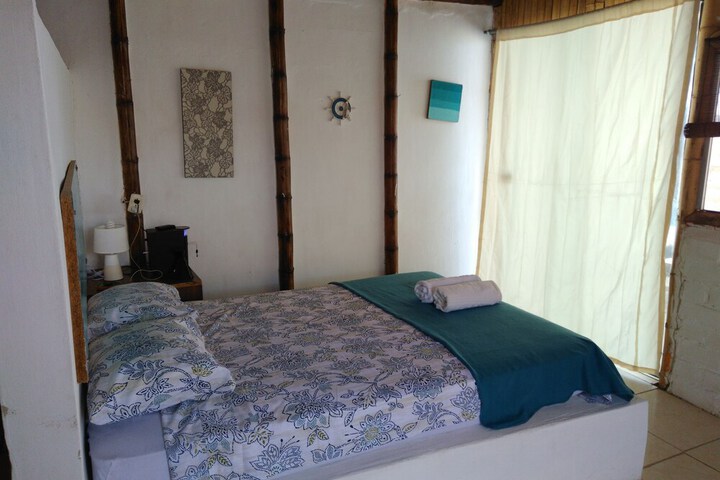 Room 4 of 16