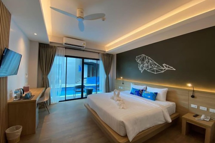 Room 44 of 102