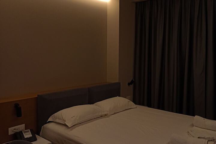 Room 7 of 30