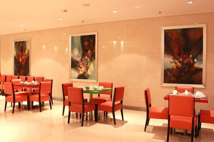 Dining 53 of 70