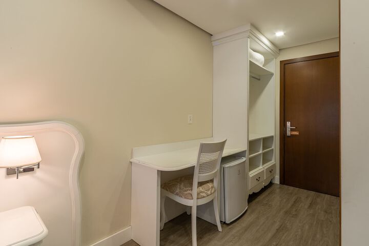 Room 34 of 123