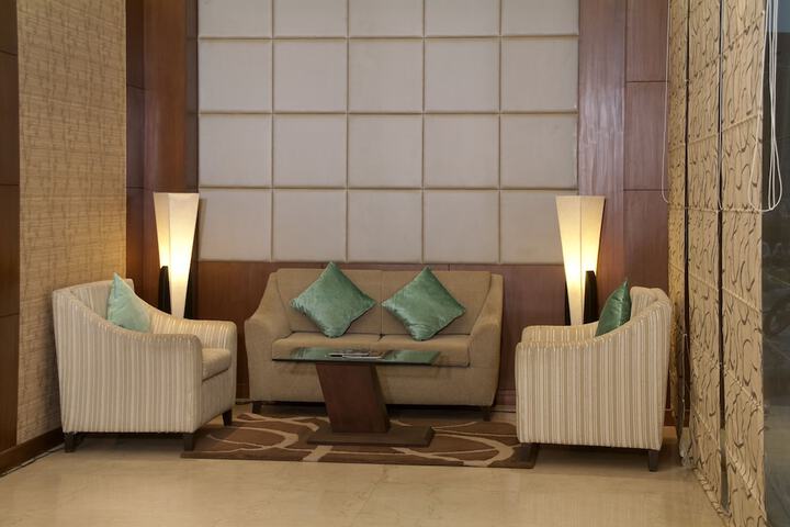 Entrance & Lobby