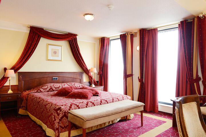 Room 6 of 44