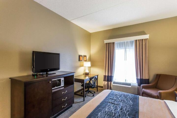 1 King Bed Efficiency (8 of 14)