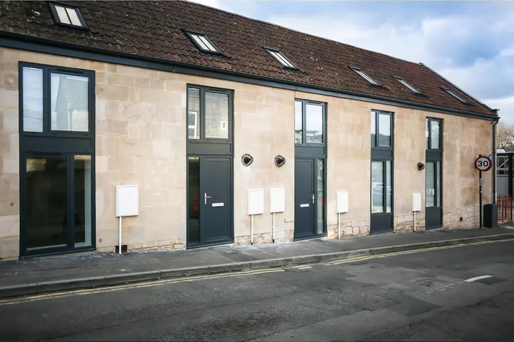 Modern Brand New Townhouse in Bath