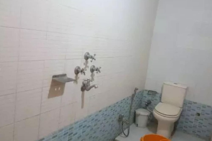 Room 15 of 32