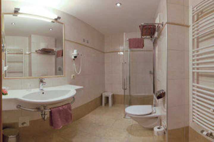 Room 3 of 44