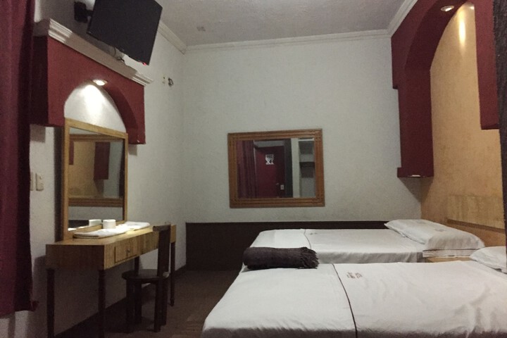 Room 11 of 19