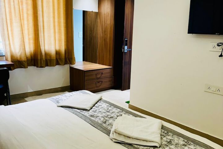 Room 2 of 9
