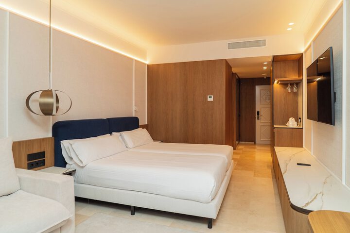 Room 21 of 99