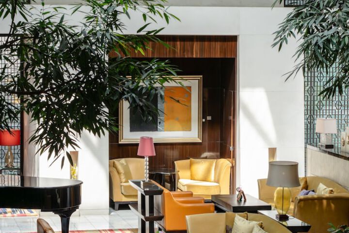 Lounge 58 of 70
