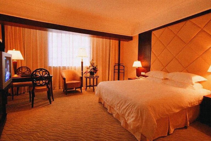 Room 9 of 24