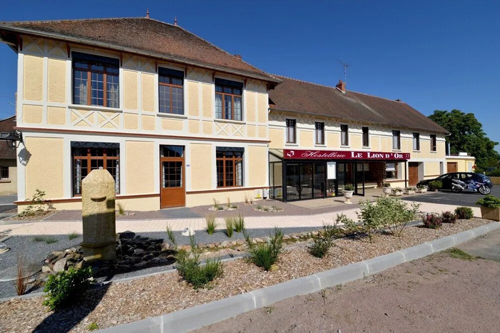 Logis Hostellerie Du Lion dOr
