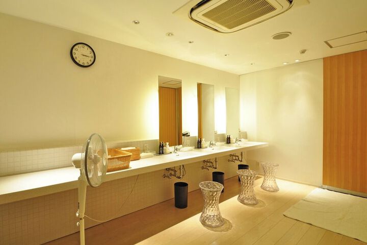 Room 15 of 22