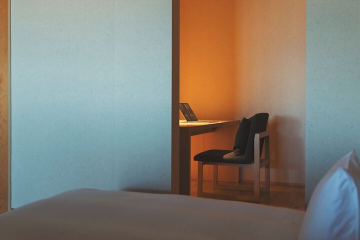 Room 53 of 282