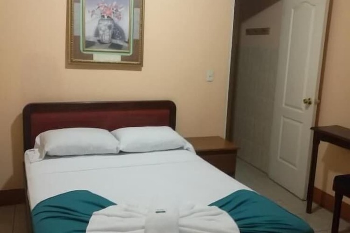 Room 9 of 34