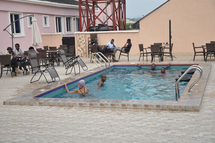 Pool 14 of 25