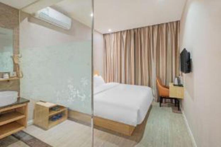 Room 8 of 8