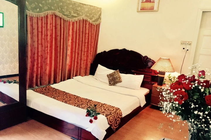 Room 4 of 15