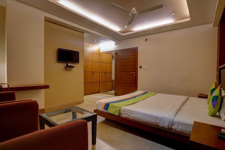 Room 13 of 30