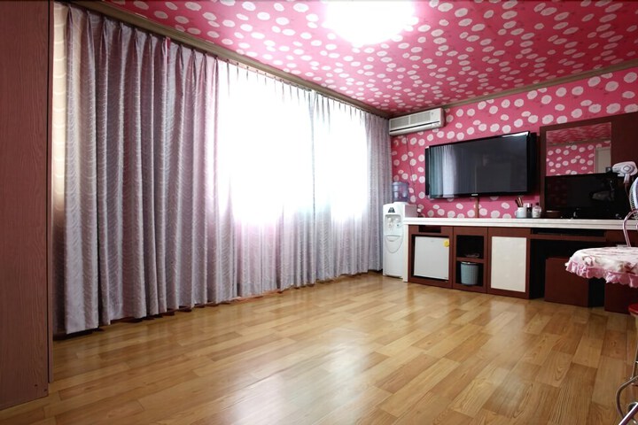 Room 17 of 26