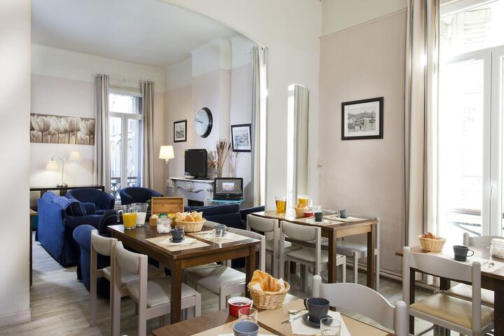 Breakfast area