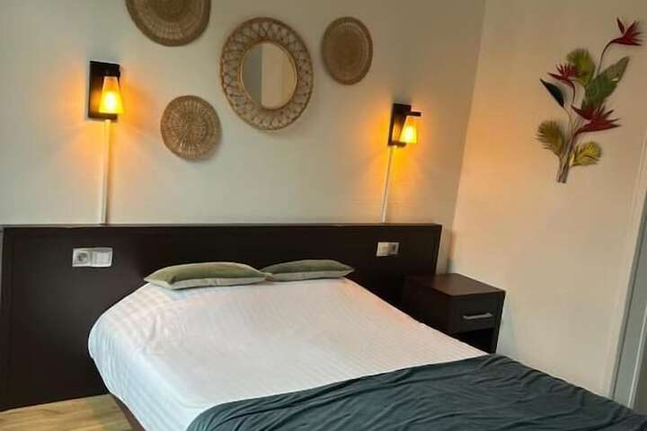 Room 6 of 20
