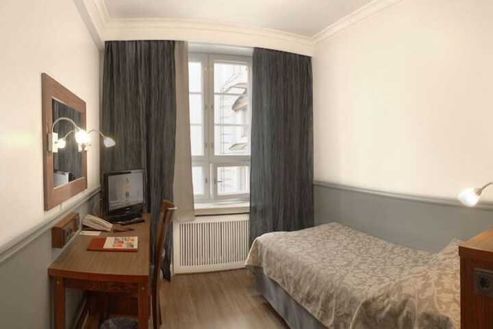 Room 40 of 77