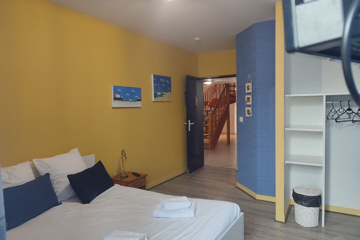 Room 6 of 17