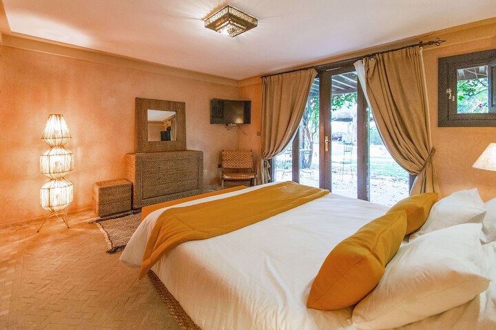 Room 14 of 65