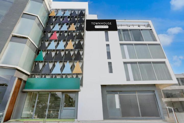 Townhouse Sector 64 Near WorldMark Gurugram Formerly Vero