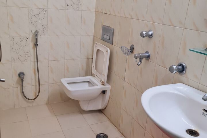 Room 10 of 19