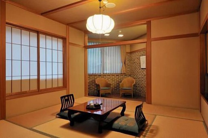 Room 8 of 27