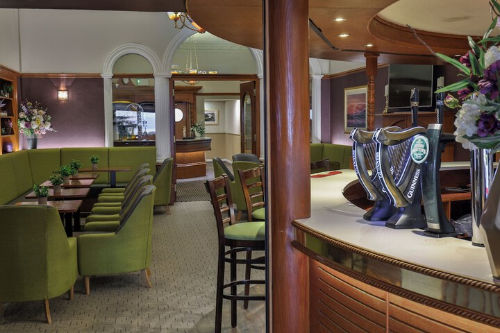 Lounge 62 of 81