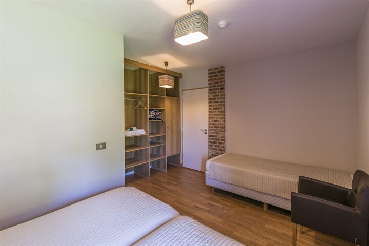 Room 3 of 77