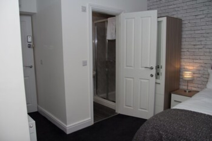 Room 16 of 36