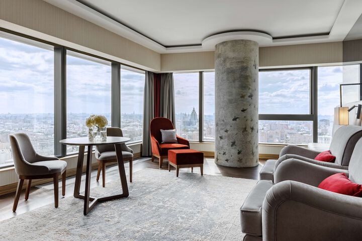 Lounge 105 of 146