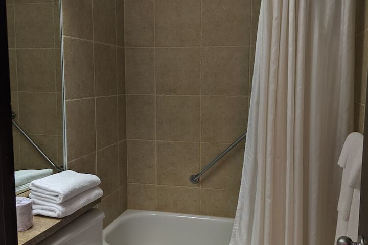 Standard Room, King or Two Doubles (4 of 12)