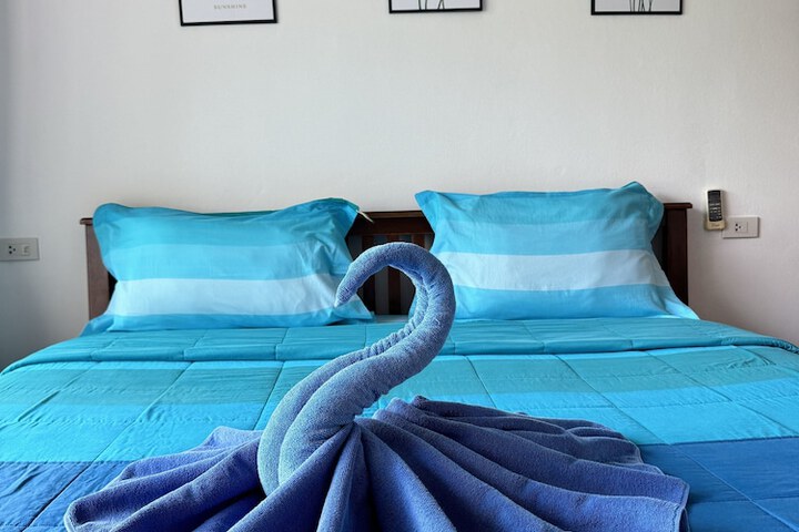 Room 5 of 16