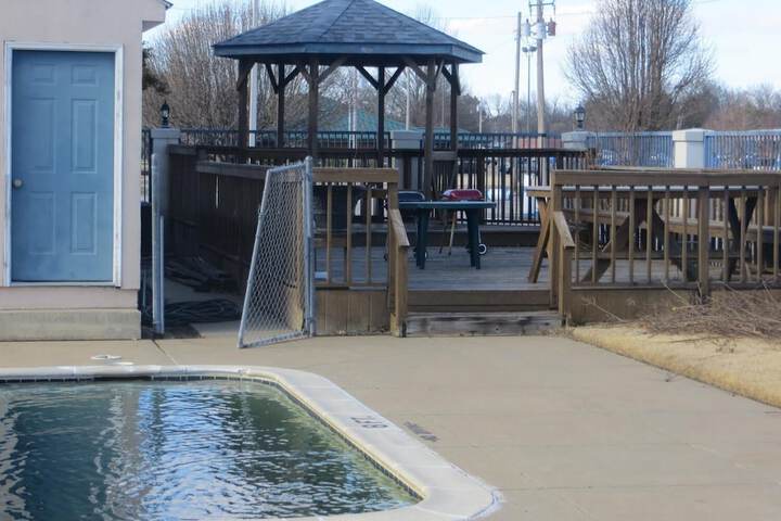 Pool 19 of 26