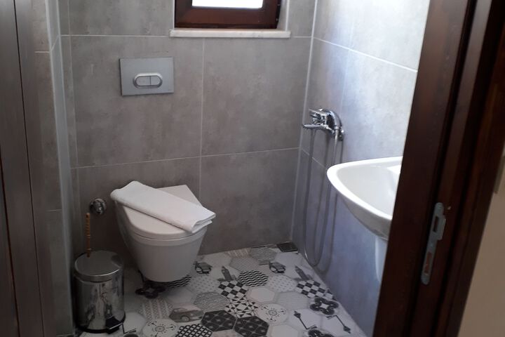 Room 6 of 36