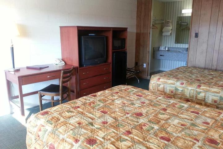 2 Queen Beds (3 of 6)