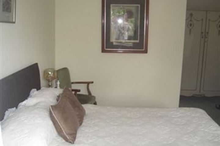 Room 7 of 10