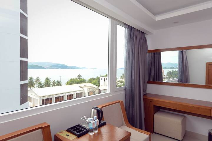 Room 4 of 28