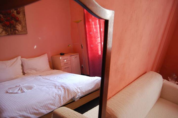 Room 14 of 106
